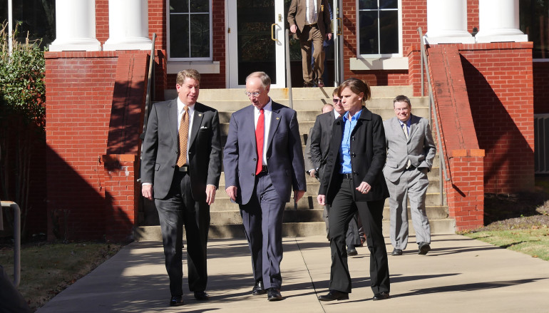 Gov. Bentley visits Fort Payne Monday