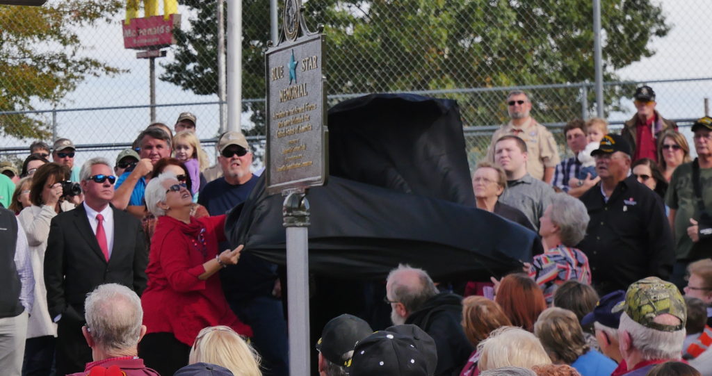 The 'Blue Star' monument is unveiled. (Tyler Pruett | Southern Torch) 