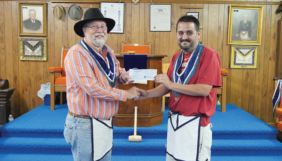 Fort Payne Masons award local man $1,000 academic scholarship