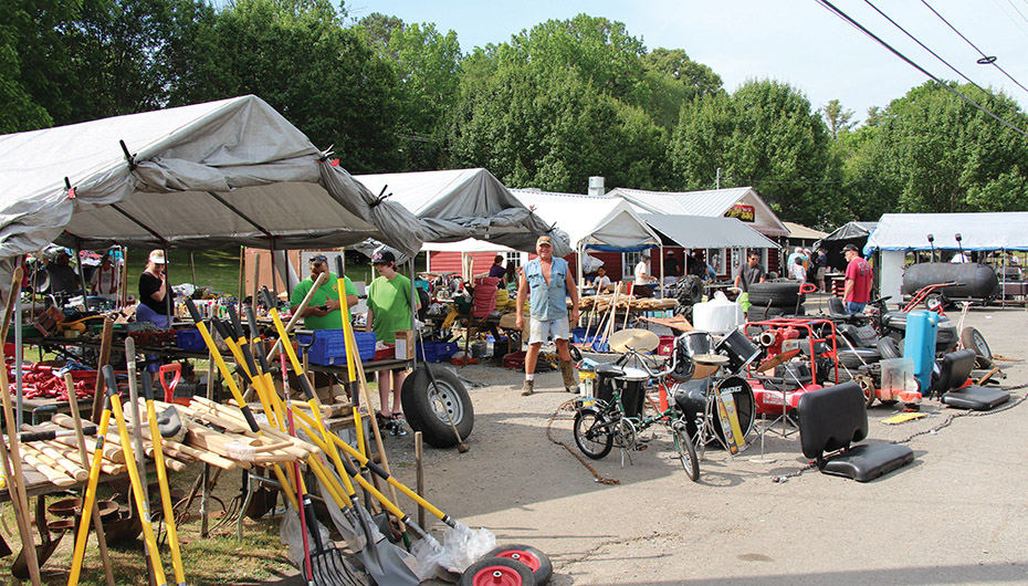 Hwy 11 Antique Alley Yard Sale underway