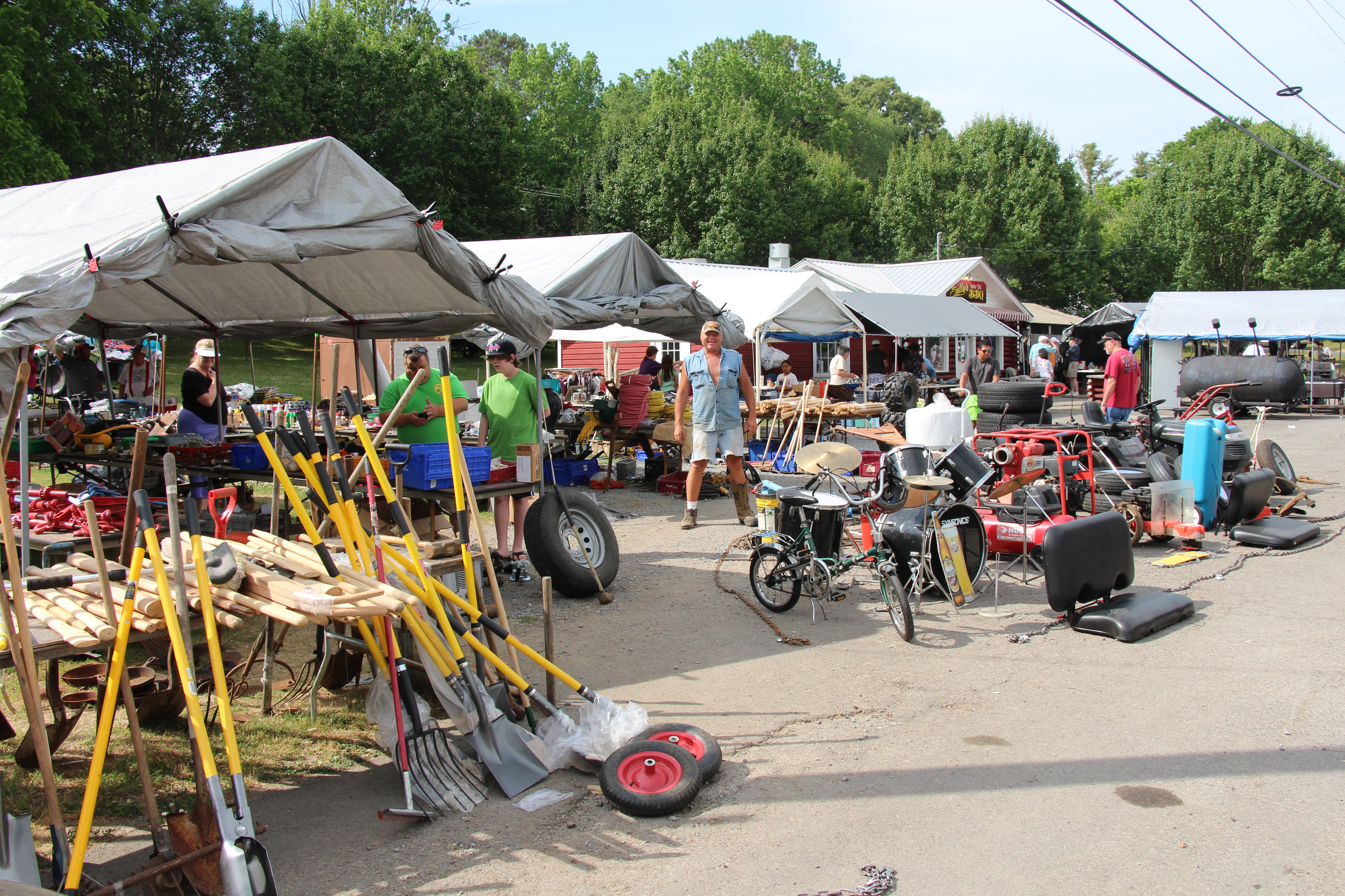 World's Longest Yard Sale kicks off in DeKalb on Thursday