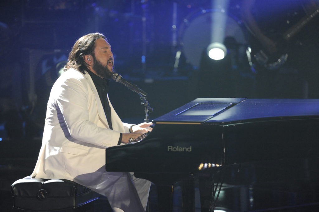 Reynoso performing on the first season of NBC's "The Voice." (Photo from http://www.Nakia.net) 