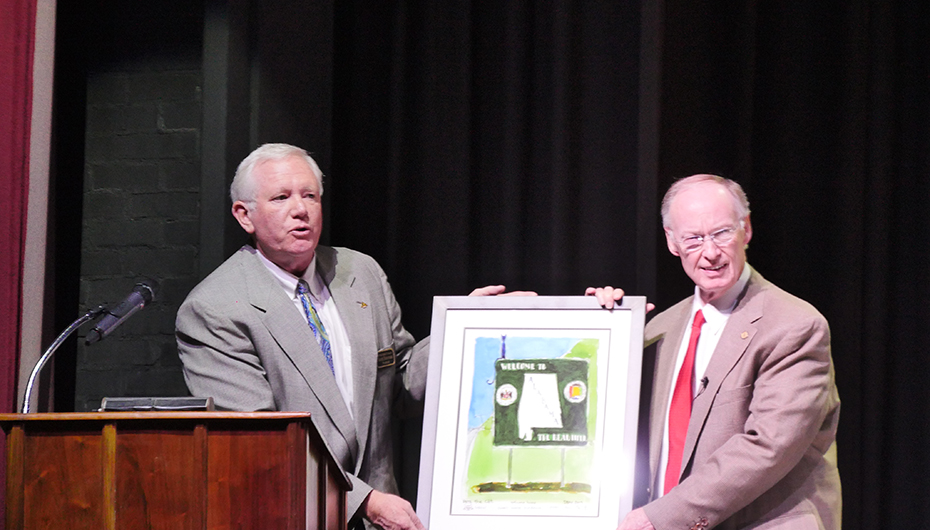 Governor Robert Bentley addresses Fort Payne Chamber