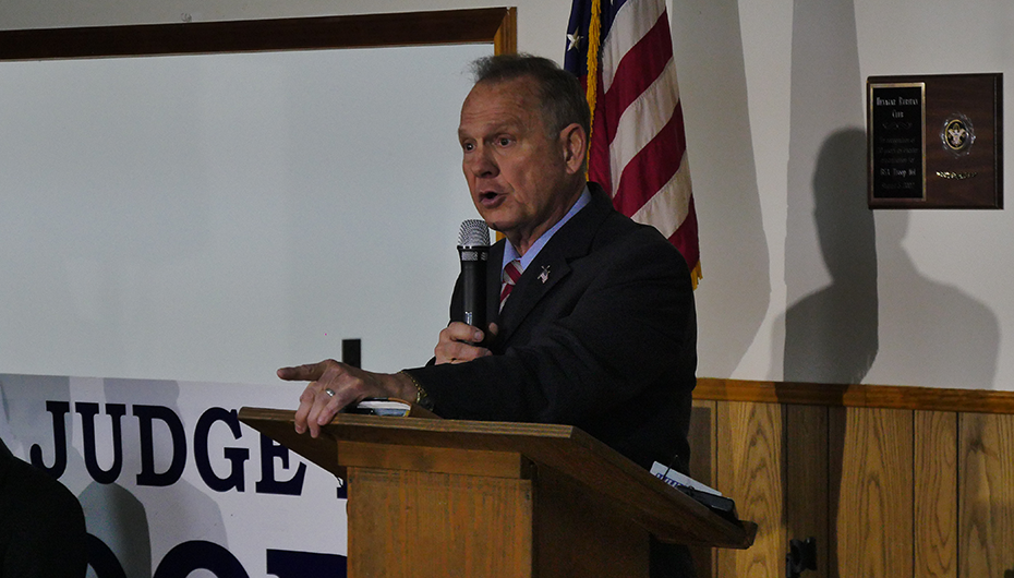 VIDEO: Roy Moore holds campaign rally in Henagar