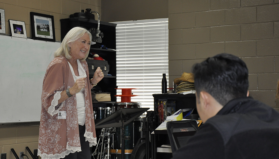 Nationally acclaimed actor Sandra Lafferty works with Fort Payne students