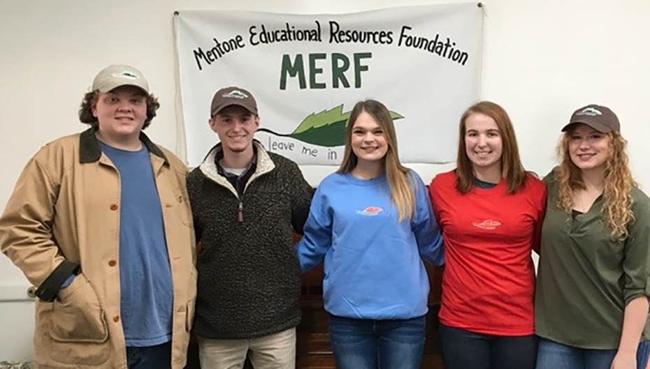 Students receive scholarship from Mentone Foundation