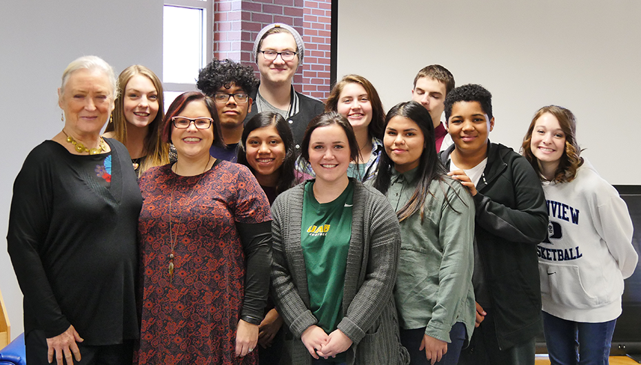 Nationally acclaimed actress works with DeKalb Fine Arts students