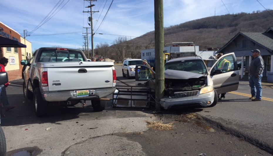 Two in custody after wreck in Fort Payne