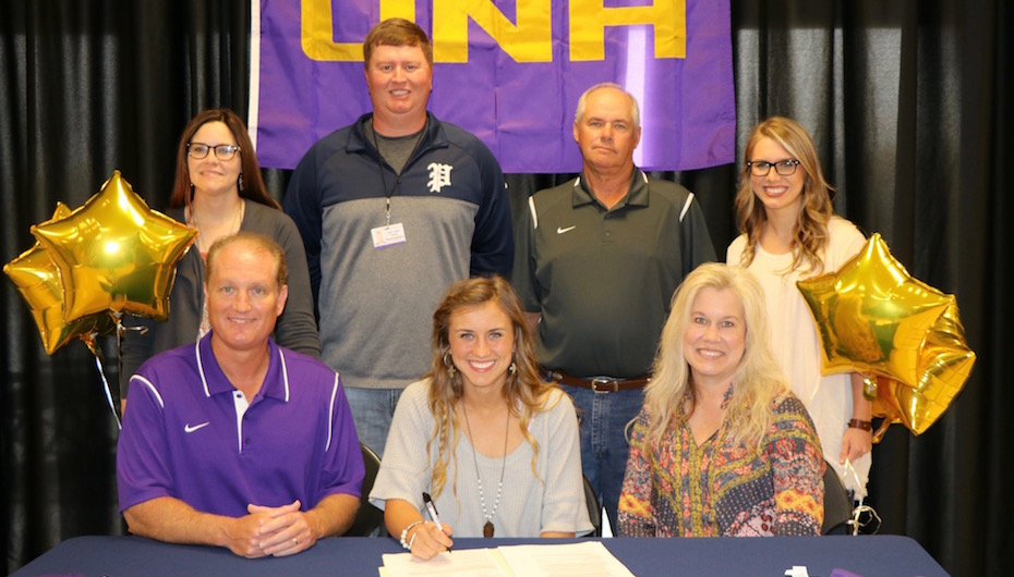 Graham signs with UNA