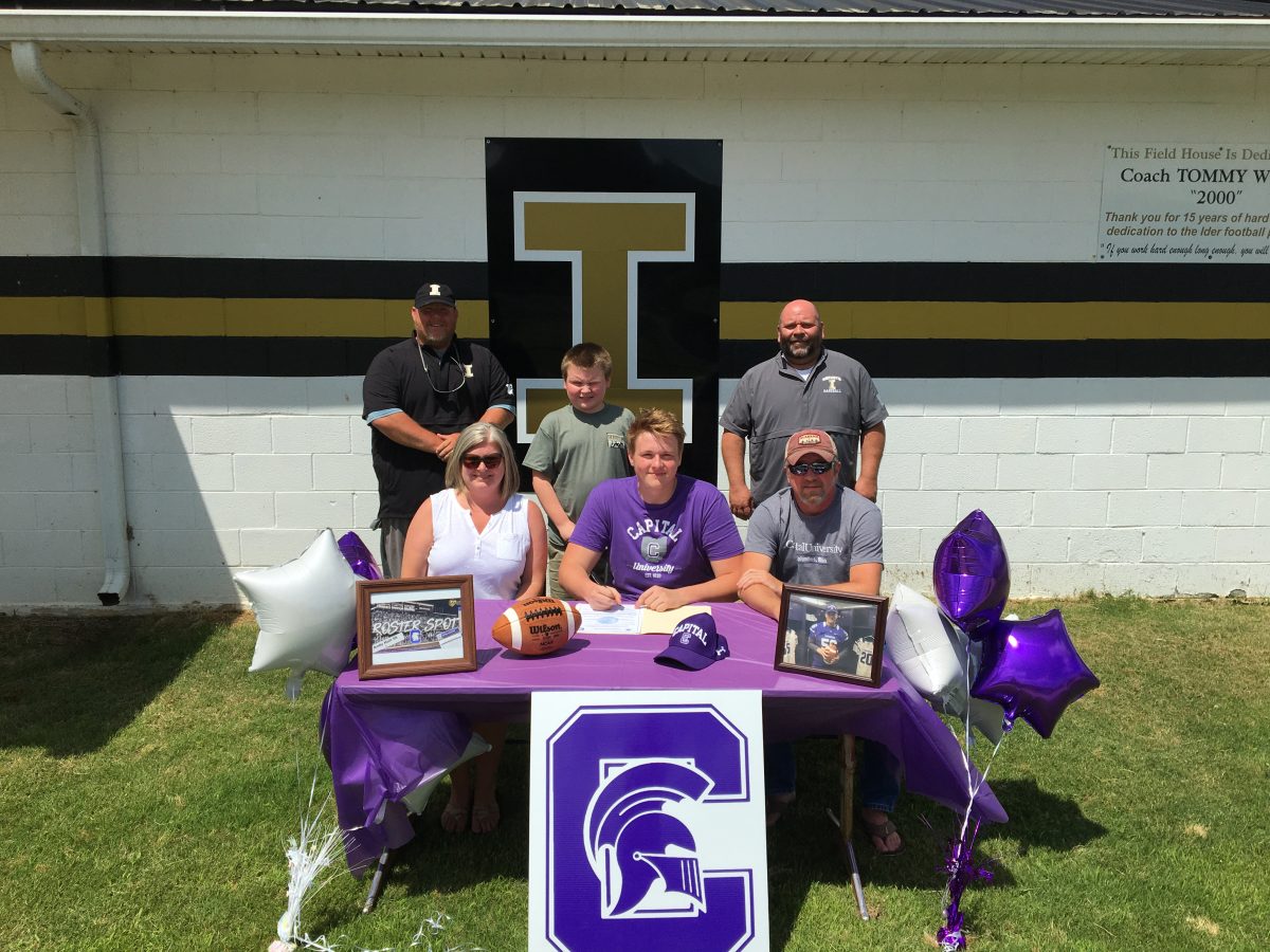 Holt Signs with Capital University