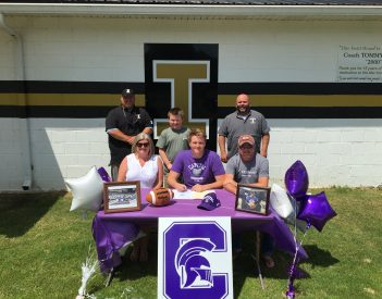 Holt Signs with Capital University