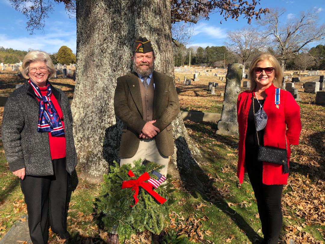 Local DAR Chapter Places Wreaths