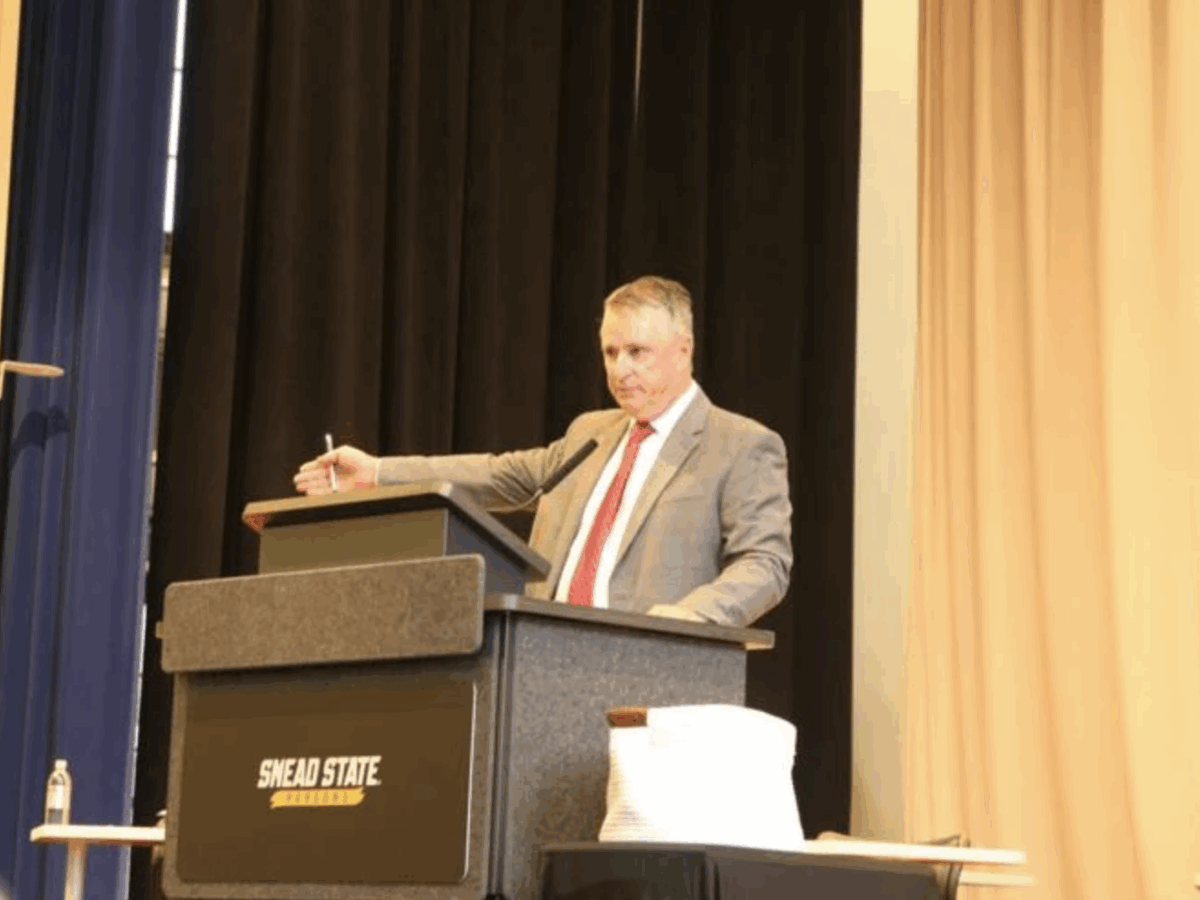 Boaz political forum brings a crowd